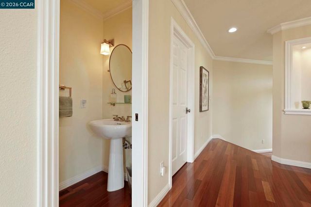 87 Claremont Ave, Orinda, CA 94563