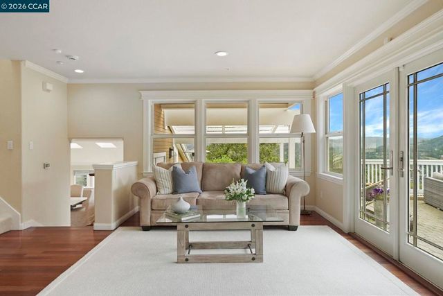 87 Claremont Ave, Orinda, CA 94563