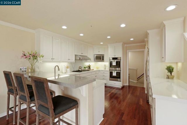 87 Claremont Ave, Orinda, CA 94563