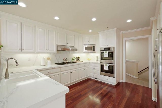 87 Claremont Ave, Orinda, CA 94563