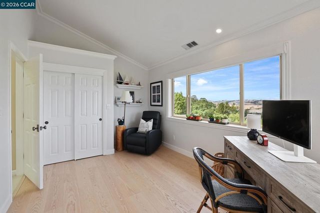 87 Claremont Ave, Orinda, CA 94563