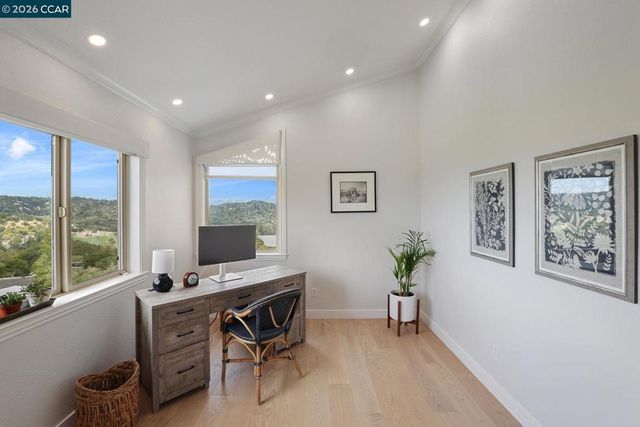 87 Claremont Ave, Orinda, CA 94563