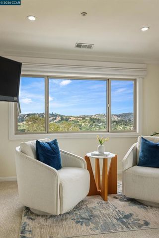 87 Claremont Ave, Orinda, CA 94563