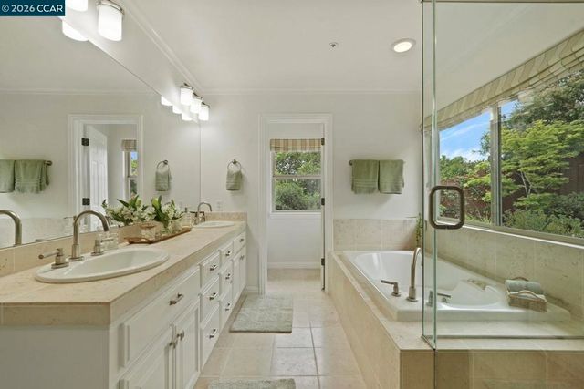 87 Claremont Ave, Orinda, CA 94563