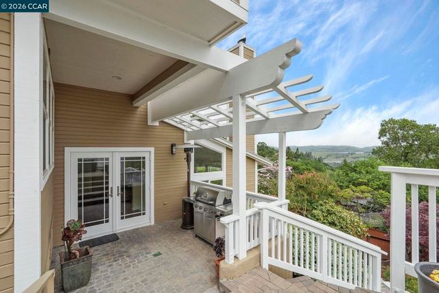 87 Claremont Ave, Orinda, CA 94563