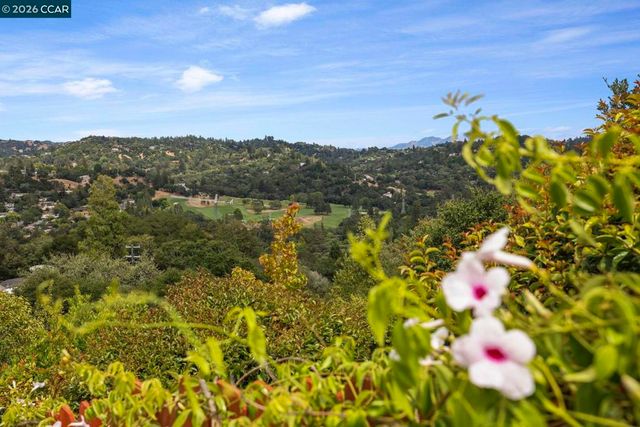 87 Claremont Ave, Orinda, CA 94563