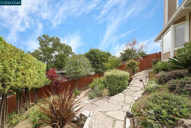 87 Claremont Ave, Orinda, CA 94563