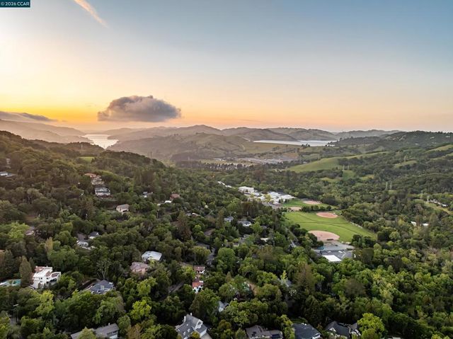 87 Claremont Ave, Orinda, CA 94563