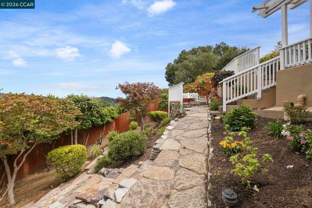87 Claremont Ave, Orinda, CA 94563