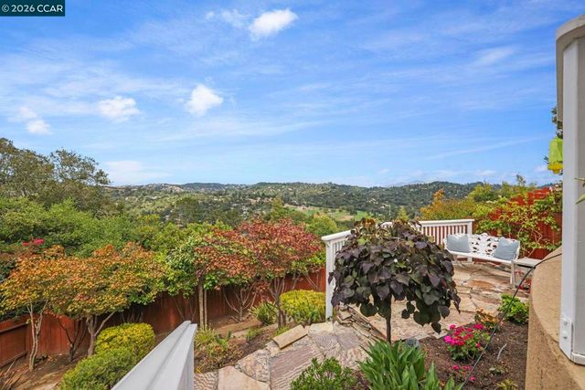 87 Claremont Ave, Orinda, CA 94563