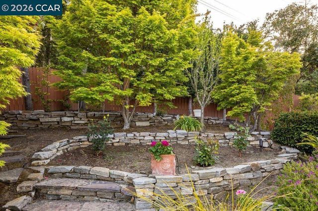 87 Claremont Ave, Orinda, CA 94563