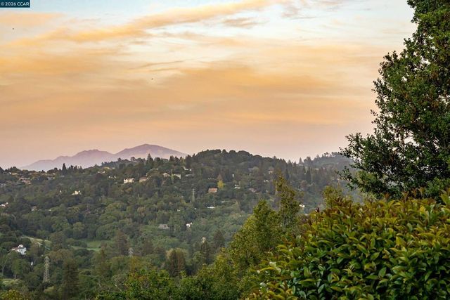 87 Claremont Ave, Orinda, CA 94563