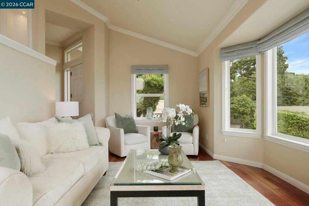 Image 11 of property listing at 87 Claremont Ave, Orinda, CA 94563