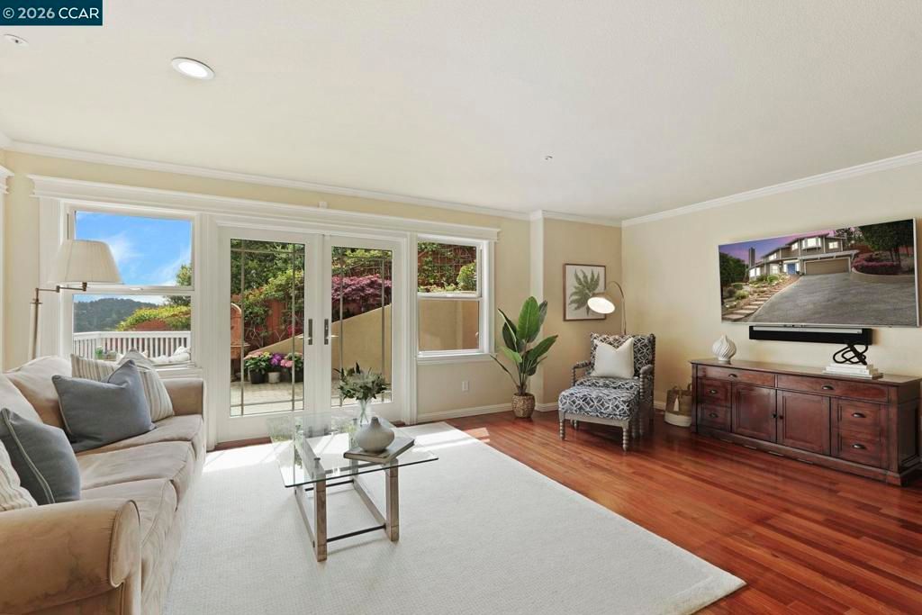 Image 20 of property listing at 87 Claremont Ave, Orinda, CA 94563