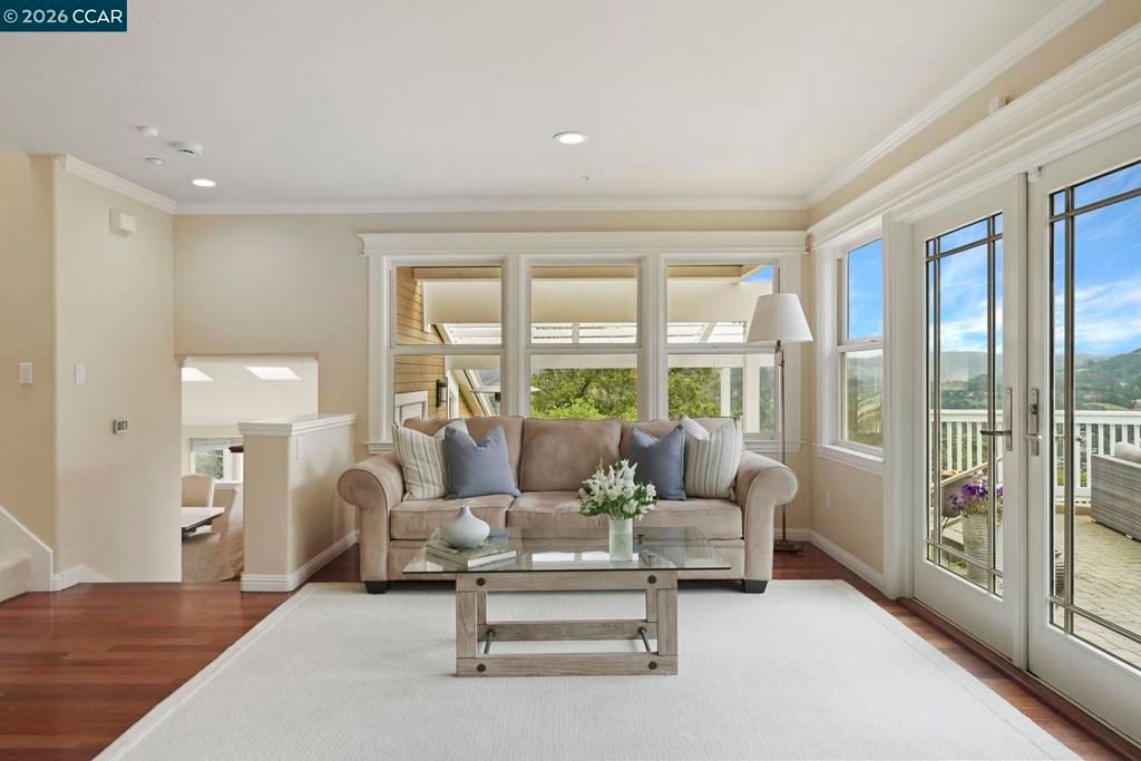 Image 21 of property listing at 87 Claremont Ave, Orinda, CA 94563