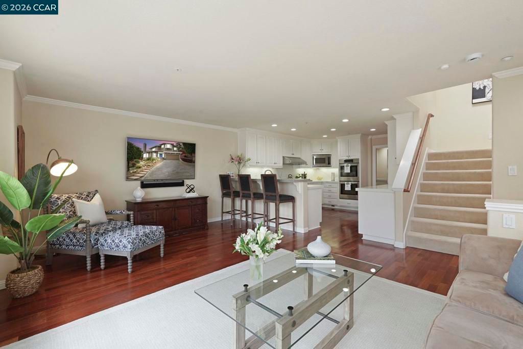 Image 22 of property listing at 87 Claremont Ave, Orinda, CA 94563