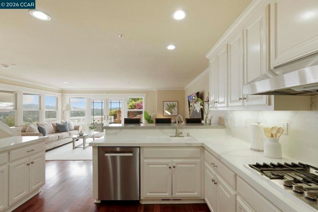 Image 24 of property listing at 87 Claremont Ave, Orinda, CA 94563