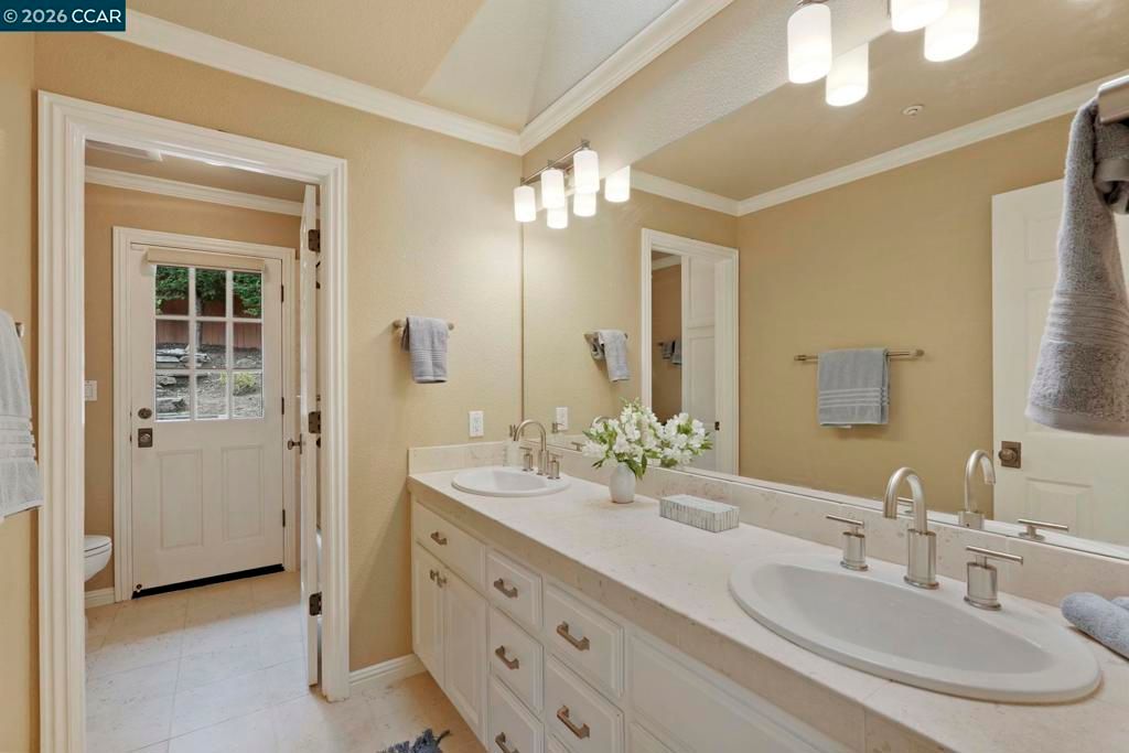 Image 38 of property listing at 87 Claremont Ave, Orinda, CA 94563