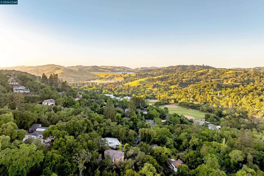 Image 4 of property listing at 87 Claremont Ave, Orinda, CA 94563