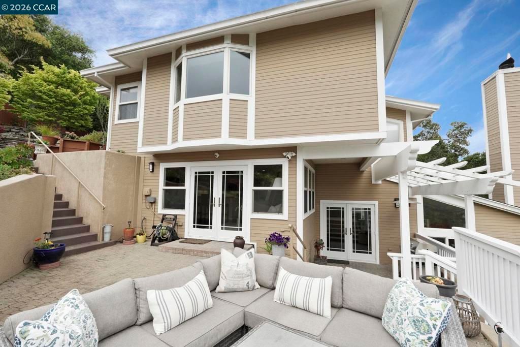 Image 41 of property listing at 87 Claremont Ave, Orinda, CA 94563