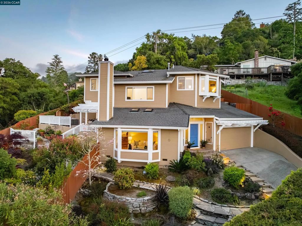Image 51 of property listing at 87 Claremont Ave, Orinda, CA 94563
