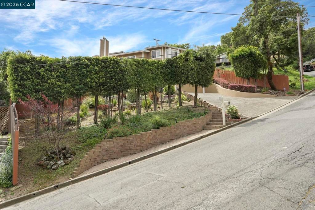 Image 52 of property listing at 87 Claremont Ave, Orinda, CA 94563