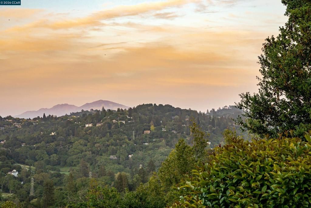 Image 8 of property listing at 87 Claremont Ave, Orinda, CA 94563