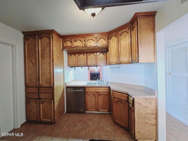 7219 OVAL ROCK Drive, El Paso, TX 79912