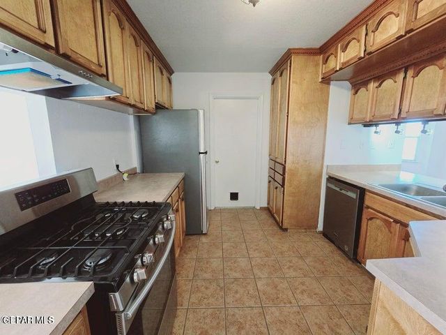 7219 OVAL ROCK Drive, El Paso, TX 79912