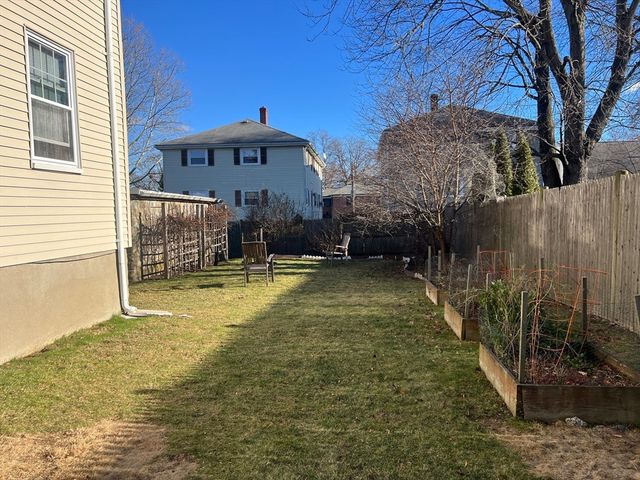 52 Ralph 52, Watertown, MA 02472