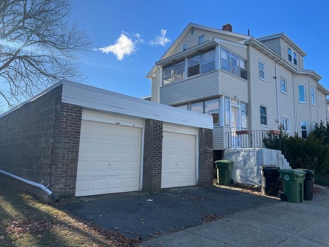 52 Ralph 52, Watertown, MA 02472