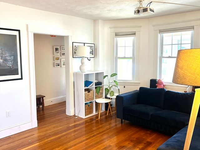 52 Ralph 52, Watertown, MA 02472