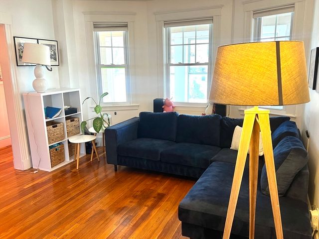 52 Ralph 52, Watertown, MA 02472