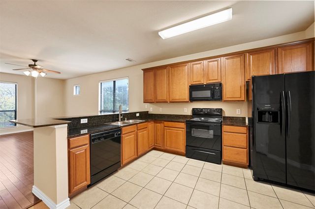 914 Glenn Crossett Street, Arlington, TX 76010