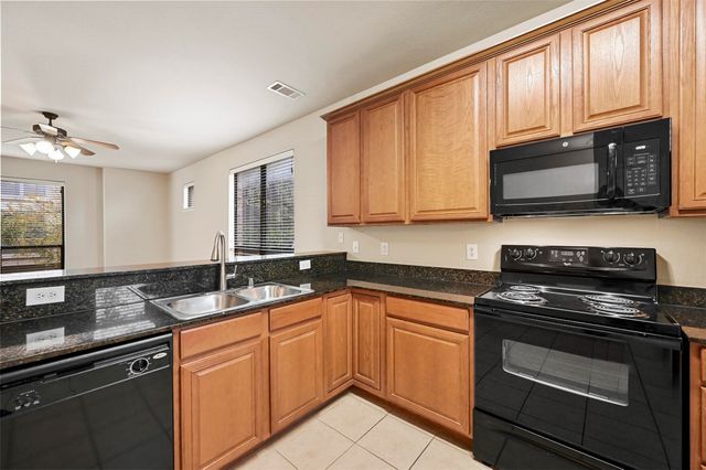 914 Glenn Crossett Street, Arlington, TX 76010