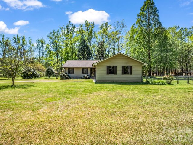 80 Fox Briar Drive, Columbus, NC 28722