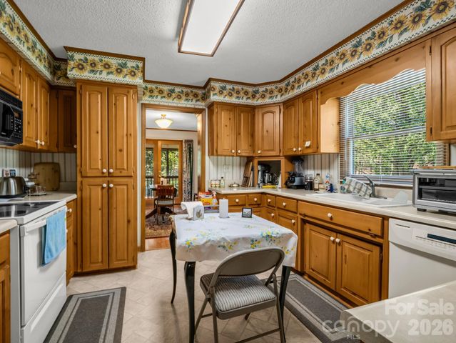 80 Fox Briar Drive, Columbus, NC 28722