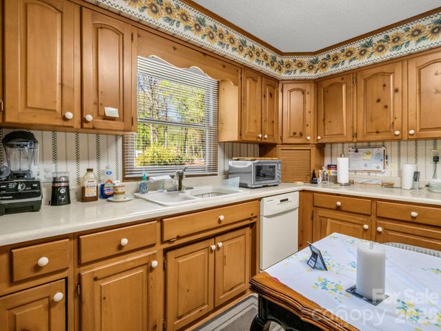 80 Fox Briar Drive, Columbus, NC 28722