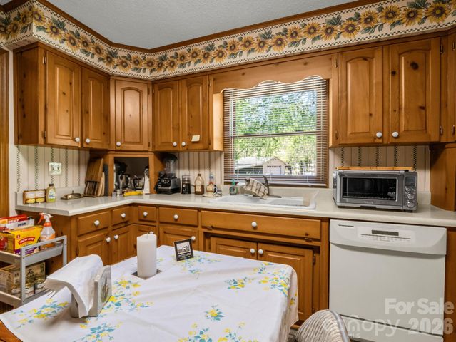 80 Fox Briar Drive, Columbus, NC 28722