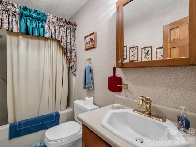 80 Fox Briar Drive, Columbus, NC 28722