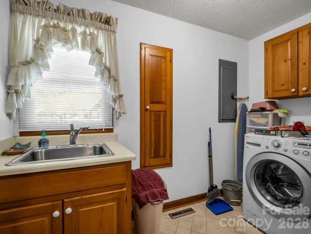 80 Fox Briar Drive, Columbus, NC 28722