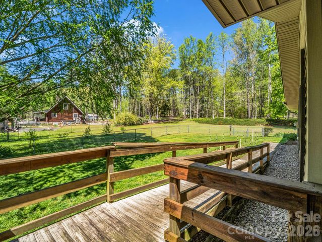 80 Fox Briar Drive, Columbus, NC 28722