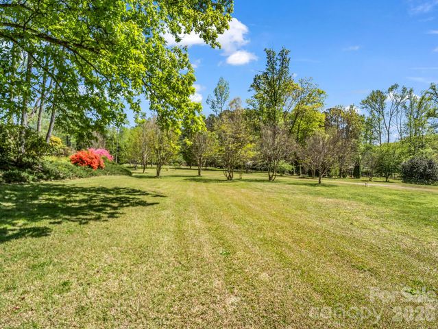 80 Fox Briar Drive, Columbus, NC 28722
