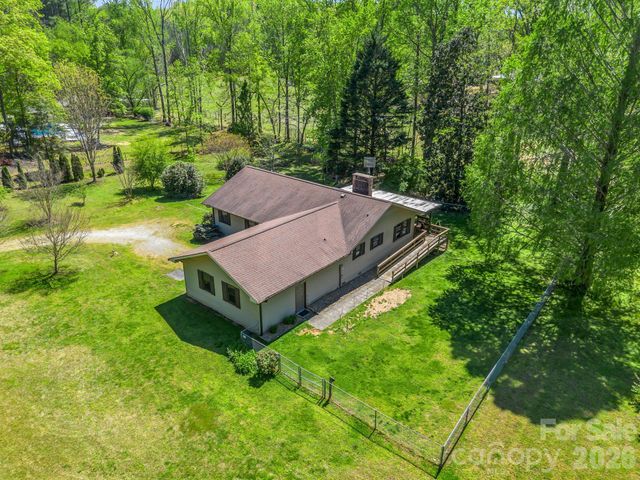 80 Fox Briar Drive, Columbus, NC 28722