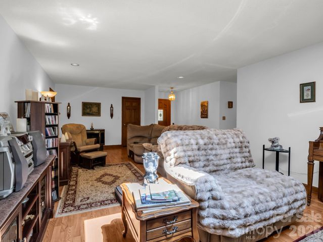 80 Fox Briar Drive, Columbus, NC 28722