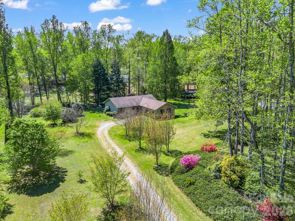 80 Fox Briar Drive, Columbus, NC 28722