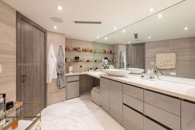5660 Collins Avenue 14C, Miami Beach, FL 33140