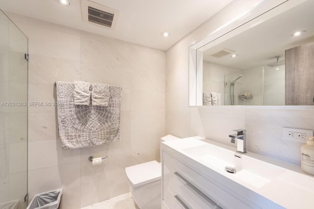 5660 Collins Avenue 14C, Miami Beach, FL 33140