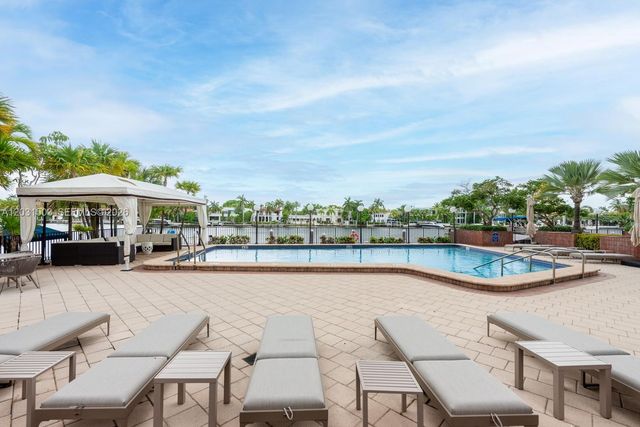 5660 Collins Avenue 14C, Miami Beach, FL 33140