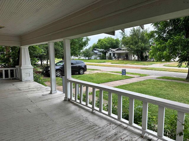1705 PEARL AVENUE, Wichita Falls, TX 76301